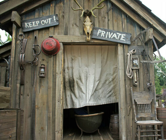 File:Hut disney.jpg