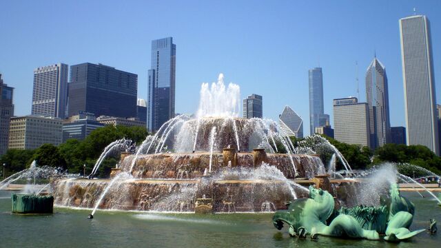 File:Real Chicago Fountain.jpg