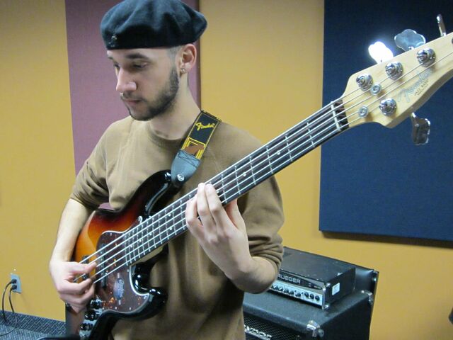 File:Roland racz-bass.jpg