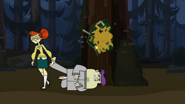 File:Scarlett carries max around.png