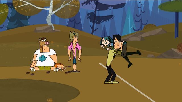 File:Gwen crossing the finish line.jpg