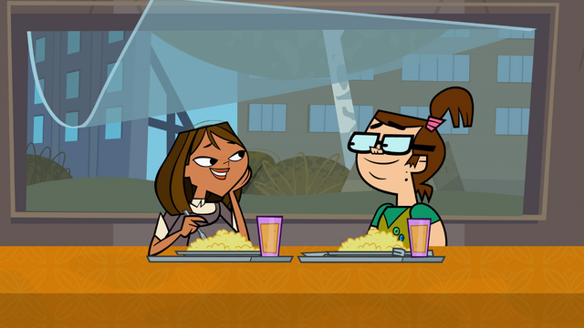 File:CourtneyBethChat.png