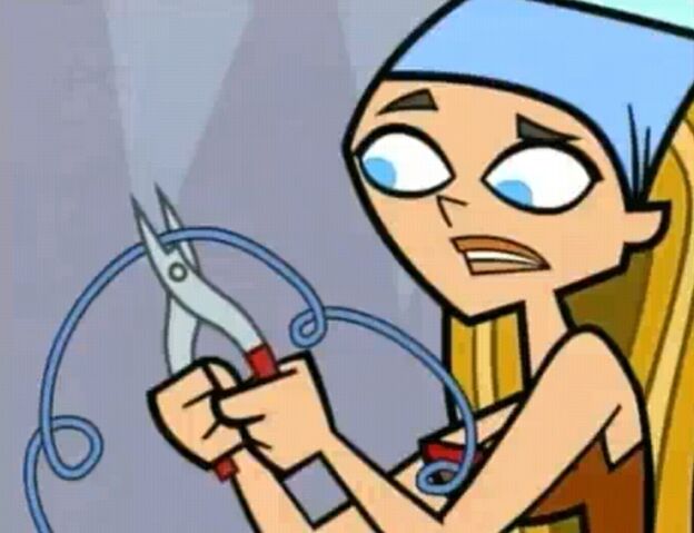 File:Lindsay cuts wire.jpg