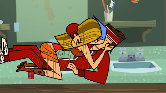 File:Lyler making out.png