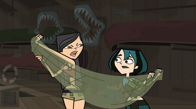 File:GwenAndHeatherFightForTheSack!.png