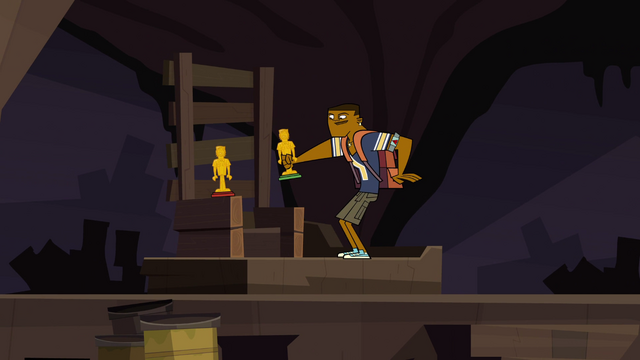 File:Golden statue.png