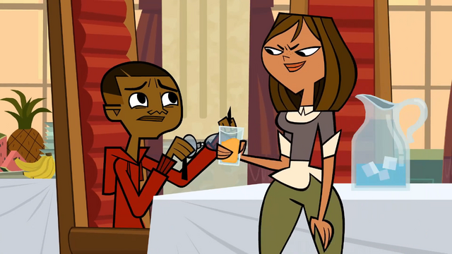File:Courtney mean to Cam.png
