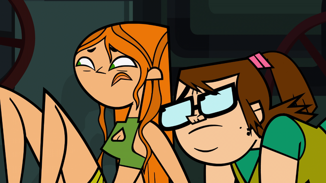 File:Izzyandbethtogetherinwater.png