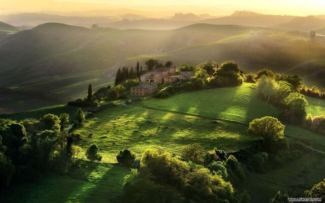 File:Beautiful castle-1680x1050.jpg