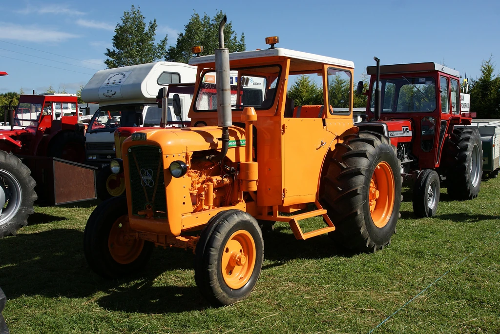 Chamberlain Champion 9G Tractor & Construction Plant Wiki Fandom