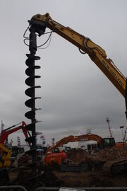Auger attachment on New Holland excavator - IMG 8277