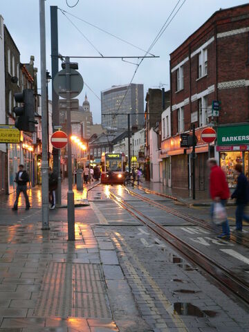File:Gb-tramlink-croydoncentre-09.jpg