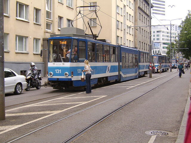 Plik:800px-Low-middle tram in Tallinn.jpg