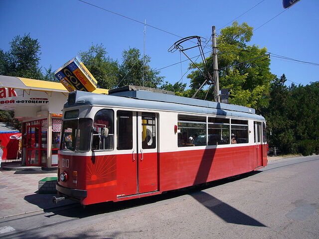 Plik:800px-Old-tram-Eupatoria.jpg