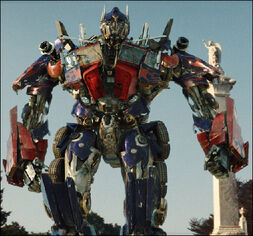 Optimus prime-cimitero di guerra-roft.jpg