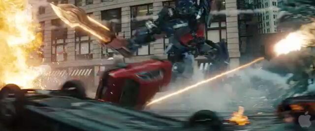 File:Dotm-optimusprime-film-streetbattle-19.jpg