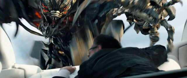 File:Dotm-crowbar-film-simmons.jpg