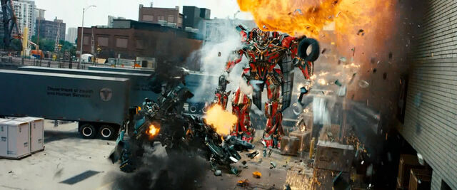 File:Dotm-sentinelprime-film-killingironhide.jpg