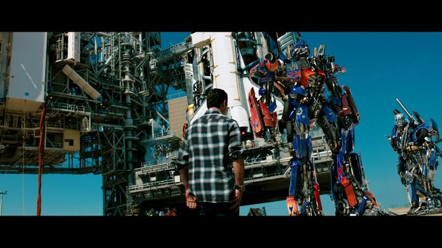 File:Dotm-sam&optimusprime&que-film-xantium.jpg