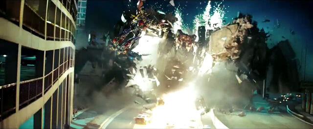 File:Rotf-optimusprime&demolishor-film-battle.jpg