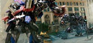 Optimus vs Shockwave Chicago (dotm).jpg