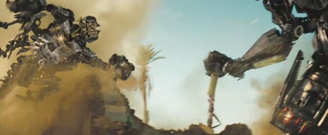 File:Rotf-scorponok&jetfire-film-battle.jpg