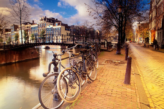 File:Amsterdam 2.jpg