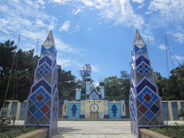 File:Hsinchu Park North Gate (castle).jpg