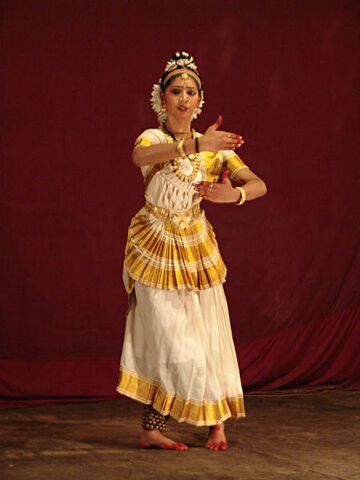 File:Mohiniyattam2.jpg