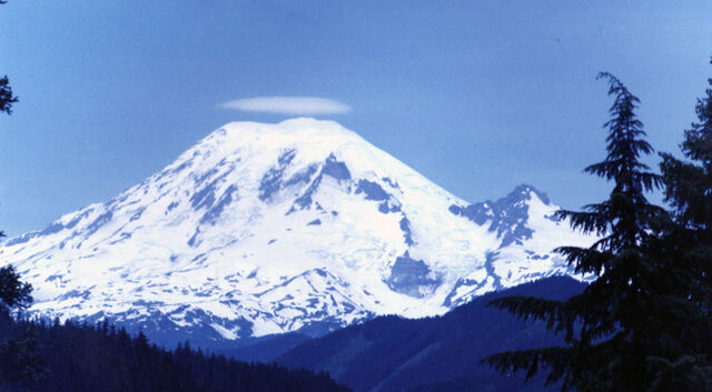 File:MtRainier CapCloud.jpg