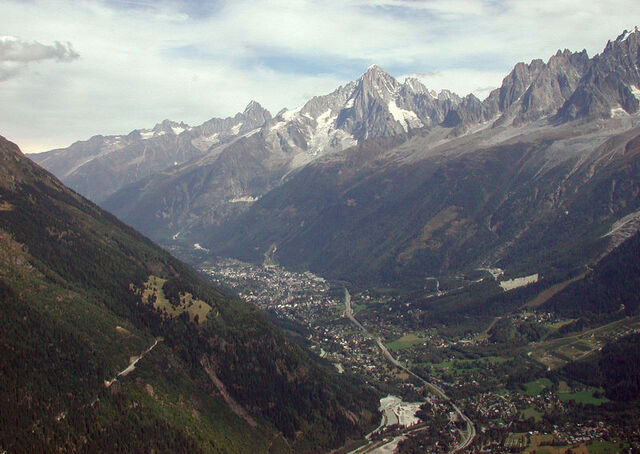 File:ValleeChamonix.jpg