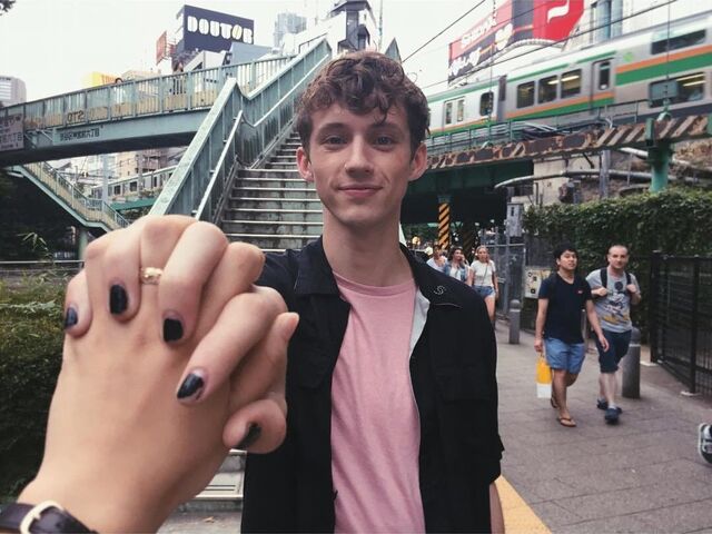 File:Troye hand.jpg