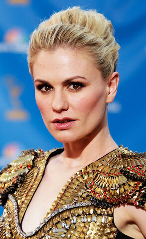 File:AnnaEmmy2010.jpg