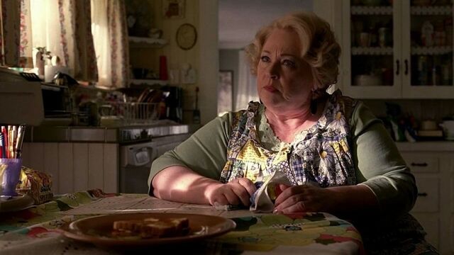 File:Maxine-fortenberry-dale-raoul-madre-di-hoyt-in-una-scena-dell-episodio-i-will-rise-up-della-serie-tv-true-blood-127253.jpg