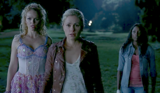 File:Sookie-tara-shock-true-blood-finale-season-42.png