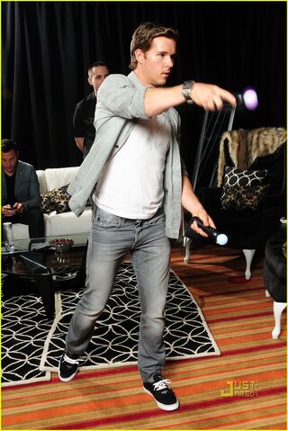 File:Ryan-kwanten-playstation-move-05.jpg