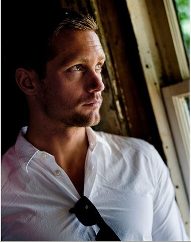 File:Alexander-Skarsg-rd-alexander-skarsgard-7963350-453-573.jpg