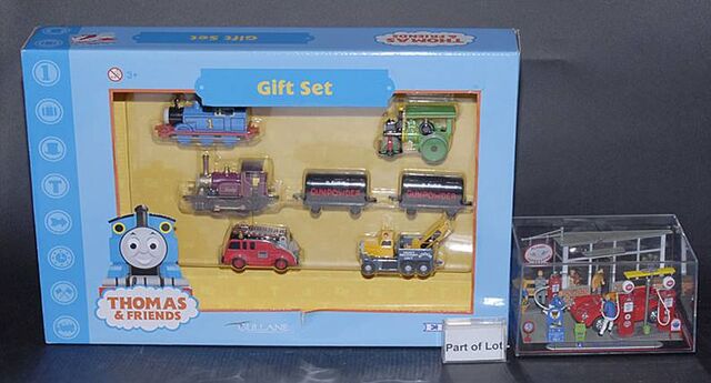 File:ERTLThomasLadyGeorgeFireEngineButchandGunpowderWagonsMultiPack.jpg