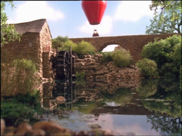 File:JamesandtheRedBalloon17.jpg