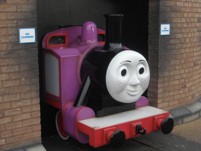 File:DraytonManorRosie.jpg
