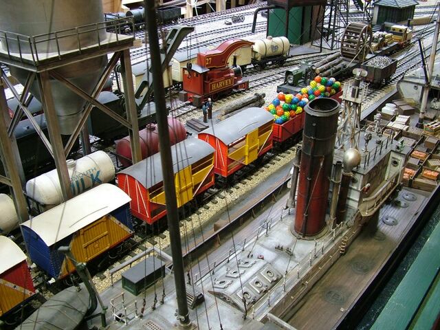 File:CircusTrucksDraytonManor.jpg