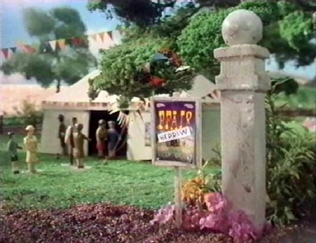 File:Edward,TrevorandtheReallyUsefulParty29(Welsh).jpg