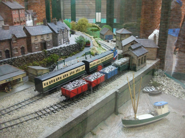 File:ThomasExpressCoachesDraytonManor2.png
