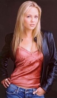 Laura Vandervoort 2