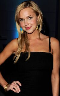 Arielle Kebbel 2