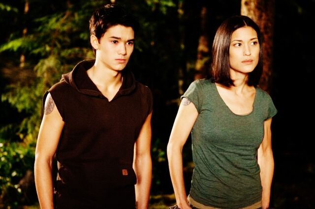 File:Seth-Leah-From-Breaking-Dawn-movie-jacob-black-and-leah-clearwater-25471085-800-533.jpg