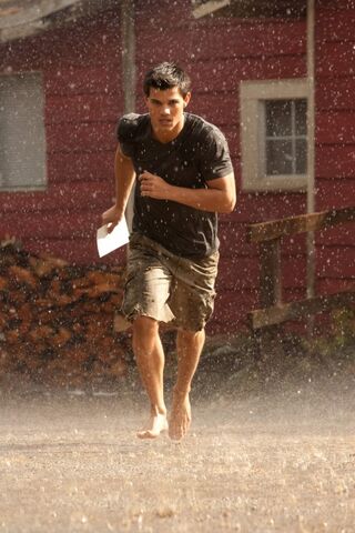 File:Breaking-dawn-photo-still-jacob-black-running-rain.jpg