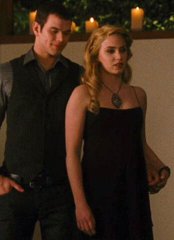 File:Rosalie-hale-and-twilight-rosalies-necklace-gallery.jpg