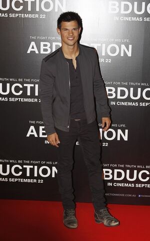 File:Taylor-melbourne-premiere5.jpg
