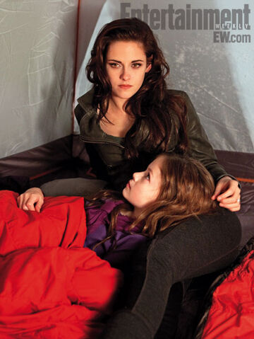 File:Bella Renesmee.jpg